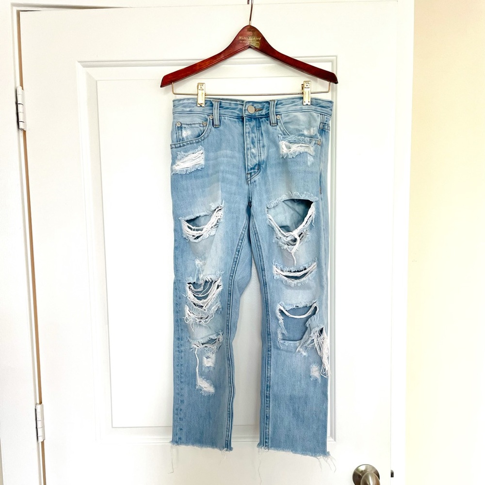 Ripped mid rise jeans. Size 25. Zee Gee Why brand.